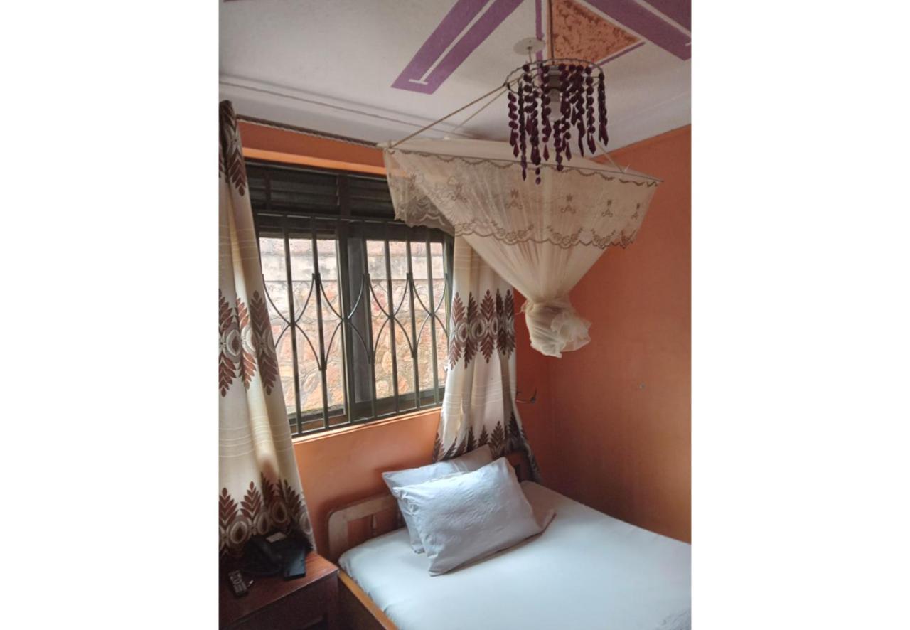 Royal Lake View Gardens Kampala Eksteriør bilde